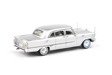 Load image into Gallery viewer, XCARTOYS 1:64 Silver Hongqi CA72 Luxury Sedan Model Diecast Metal Car New