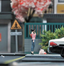 Load image into Gallery viewer, 1:64 Painted Figure Mini Model Miniature Resin Diorama Sand Backpack Girl Lady