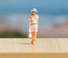 Load image into Gallery viewer, 1:64 Painted Figure Model Miniature Resin Diorama Sand Blossom Shirt Man Hat
