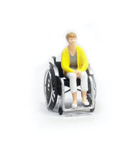 Load image into Gallery viewer, 1:64 Painted Figure Mini Model Miniature Resin Diorama Sand Women in wheelchairs