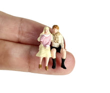 Load image into Gallery viewer, 1:64 Painted Figure Mini Model Miniature Resin Diorama Sand Toy Lovers Couple