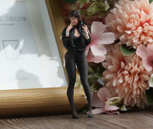 Load image into Gallery viewer, 1:24 Painted Figure Model Miniature Resin Diorama Sexy Lady in Black Beauty Girl