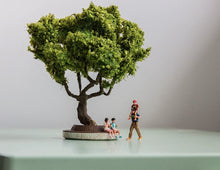 Load image into Gallery viewer, 1:64 Painted Figure Model Miniature Resin Diorama Scene Big Tree Street People