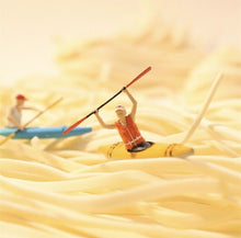 Load image into Gallery viewer, 1:64 Painted Figure Model Miniature Resin Diorama Sand Toy Kayak Sports Aquatics