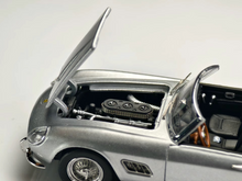 Load image into Gallery viewer, GFCC 1:64 Silver 1960 250GT California SWB Classic Model Diecast Metal Car