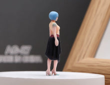 Load image into Gallery viewer, 1:64 Painted Figure Model Miniature Resin Diorama Toy Sand Sexy Girl Lady Beauty