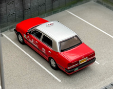Load image into Gallery viewer, LMLF 1:64 Red Hongkong Taxi Crown Comfort Sedan Model Diecast Metal Car New Collection
