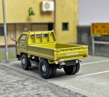 Load image into Gallery viewer, Master 1:64 Dyna Pickup Truck Model Diecast Metal Car Box