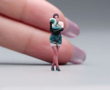 Load image into Gallery viewer, 1:64 Painted Figure Model Miniature Resin Diorama Beauty Lady Qipao Elegant Sand