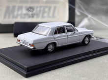 Load image into Gallery viewer, Maxwell 1:64 White W114 200 Strich 8 Classic Sedan Model Diecast Metal Car New Collection