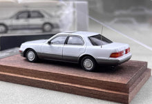 Load image into Gallery viewer, FW 1:64 White LS400 XF10 UCF10 Sedan Sports Model Diecast Metal Car New Collection
