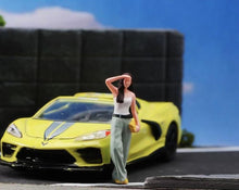 Load image into Gallery viewer, 1:64 Painted Figure Model Miniature Resin Diorama Sand Trandy Lady Girl With Bag