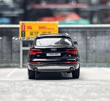 Load image into Gallery viewer, Masdi 1:64 2008 Black Q7 FSI Quattro SUV Sports Model Diecast Metal Car BN