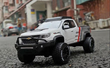 Load image into Gallery viewer, Maisto 1:27 2017 Colorado ZR2 Pickup Off Road Sports Model Diecast Metal Car