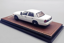 Load image into Gallery viewer, GOC 1:64 White Police Crown Victoria EN114 American Model Diecast Metal Car