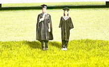 Load image into Gallery viewer, 1:64 Painted Figure Model Miniature Resin Diorama Sand Graduate Student Girl Boy