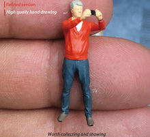 Load image into Gallery viewer, 1:64 Painted Figure Mini Model Miniature Resin Diorama Shooting Star Camera Man
