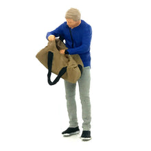 Load image into Gallery viewer, 1:64 Painted Figure Mini Model Miniature Resin Diorama Sand Man Flipping Bags