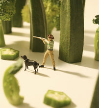 Load image into Gallery viewer, 1:64 Painted Figure Model Miniature Resin Diorama Sand Hunting Scene Hunter Dog