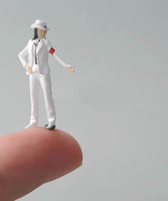 Load image into Gallery viewer, 1:64 Painted Figure Mini Model Miniature Resin Diorama Sand White Suit Singer