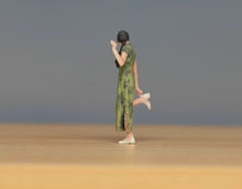 Load image into Gallery viewer, 1:64 Painted Figure Model Miniature Resin Diorama Sand Qipao Beauty Lady Girl