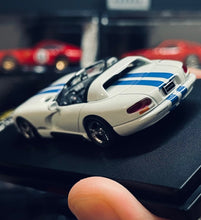 Load image into Gallery viewer, GFCC 1:64 White 1993 Viper Roadster Convertible Sport Model Diecast Metal Car