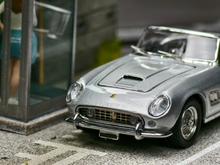 Load image into Gallery viewer, GFCC 1:64 Silver 1960 250GT California SWB Classic Model Diecast Metal Car