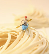 Load image into Gallery viewer, 1:64 Painted Figure Model Miniature Resin Diorama Sand Toy Kayak Sports Aquatics