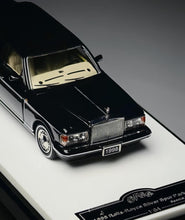 Load image into Gallery viewer, GFCC 1:64 HEC Black 1998 Silver Spur Park Ward Model Diecast Metal Car New Collection