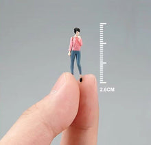 Load image into Gallery viewer, 1:64 Painted Figure Mini Model Miniature Resin Diorama Sand Backpack Girl Lady