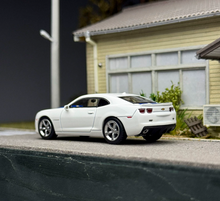 Load image into Gallery viewer, GOC 1:64 White Camaro Coupe Sports Model Diecast Metal Car New Collection
