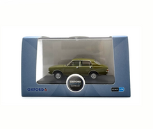 Load image into Gallery viewer, 1:76 1972 Green Morris Marina Sedan Sports Model Diecast Metal Car New Collection