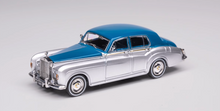 Load image into Gallery viewer, GFCC 1:64 1965 Silver Cloud III Classic Luxury Model Diecast Metal Car New