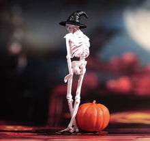 Load image into Gallery viewer, 1:64 Painted Figure Model Miniature Resin Diorama Toy Sand White Skull Hat