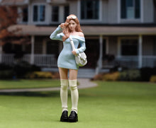 Load image into Gallery viewer, 1:24 Painted Figure Model Miniature Resin Diorama Pink Blue Dress Girl Pretty