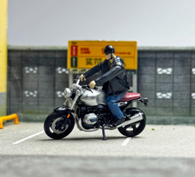 Load image into Gallery viewer, CM 1:64 Silver R nineT Man Figure Sports Model Diecast Metal Motorcycle New