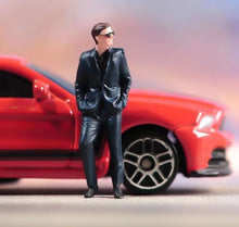 Load image into Gallery viewer, 1:64 Painted Figure Model Miniature Resin Diorama Sand Leaning Man in Suit Cool