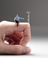 Load image into Gallery viewer, 1:64 Painted Figure Model Miniature Resin Diorama Sand Man Lady Sitting Bench New