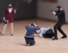 Load image into Gallery viewer, 1:64 Painted Figure Model Miniature Resin Diorama Toy Sand Gangster Bandit Set