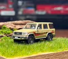 Load image into Gallery viewer, Masdi 1:64 Yellow Land Cruiser LC76 ORV SUV Sports Model Diecast Metal Car New Collection
