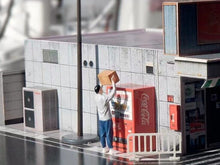 Load image into Gallery viewer, 1:64 Painted Figure Mini Model Miniature Resin Diorama Sand Man Lifting Box