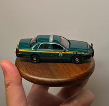 Load image into Gallery viewer, Rollin 1:64 Vermont Police VSP CV CROWN VICTORIA Model Diecast Metal Car New Collection