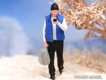 Load image into Gallery viewer, 1:64 Painted Figure Model Miniature Resin Diorama Sand Man Looking At Mobile Toy