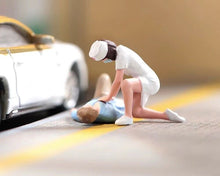 Load image into Gallery viewer, 1:64 Painted Figure Model Miniature Resin Diorama Sand Emergency Aid Lady Man