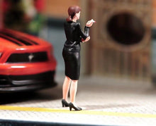 Load image into Gallery viewer, 1:64 Painted Figure Model Miniature Resin Diorama Sand Toy Smoking Beauty Lady