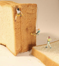 Load image into Gallery viewer, 1:64 Painted Figure Model Miniature Resin Diorama Sand Outdoor Mountain Climbing