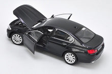 Load image into Gallery viewer, WELLY 1:24 535i Sedan Sports Model Diecast Metal Car Display