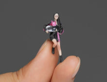 Load image into Gallery viewer, 1:64 Painted Figure Model Miniature Resin Diorama Sand Beauty Lady With Helmet
