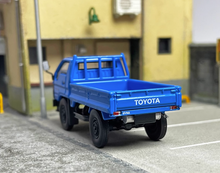 Load image into Gallery viewer, Master 1:64 Dyna Pickup Truck Model Diecast Metal Car Box