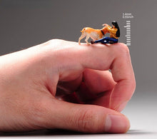 Load image into Gallery viewer, 1:64 Painted Unpainted Figure Model Miniature Resin Diorama Sand Girl Pet a Dog New